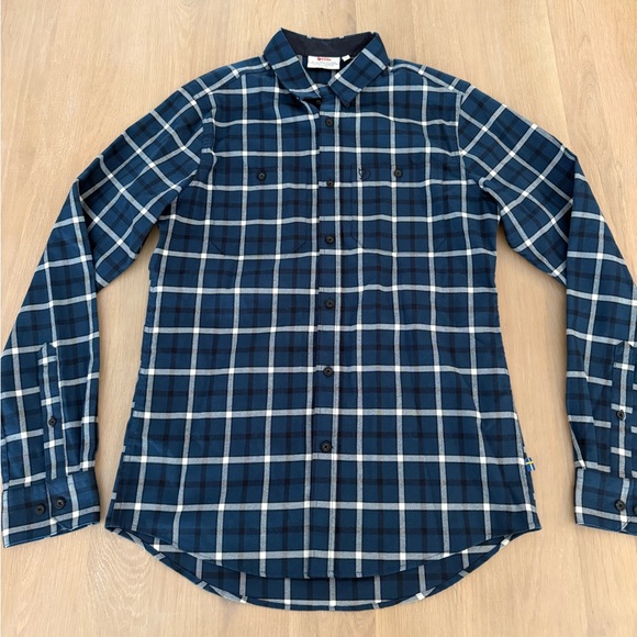 Fjäll Räven Button-Up Shirt - Picture 4 of 5